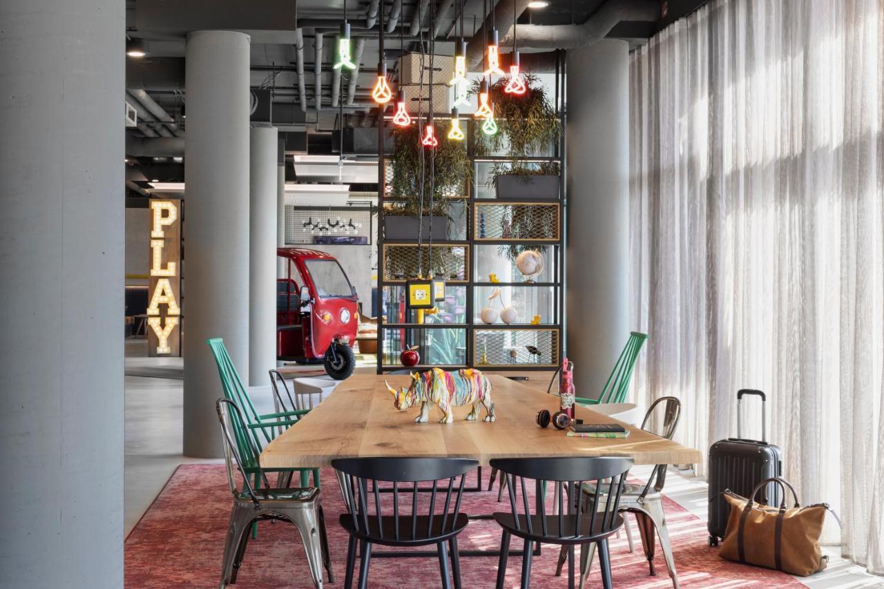 Moxy Vienna City East Extérieur photo