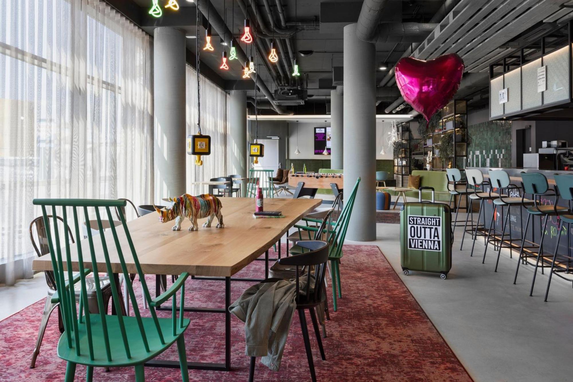 Moxy Vienna City East Extérieur photo